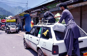 পাকিস্তানের কাশ্মীরিরা ঘরে ফিরেছে, কিন্তু বাঙ্কার মজুদ রেখেছে