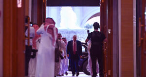 ট্রাম্পের স্বাগতে সৌদিরা মার্কিন অস্ত্র ও কৃত্রিম বুদ্ধিমত্তায় বিশাল বিনিয়োগ করছে