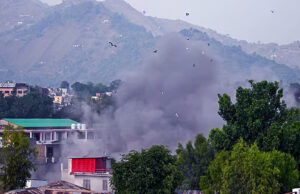 āĻāĻžāϰāϤ-āĻĒāĻžāĻāĻŋāϏā§āϤāĻžāύ āĻāϤā§āϤā§āĻāύāĻž āĻŦā§āĻĻā§āϧāĻŋāĻā§ āϞāĻā§āĻāĻžāĻāύāĻ āĻŦāϞāϞā§āύ āĻā§āϰāĻžāĻŽā§āĻĒ, āĻāĻāϝāĻŧ āĻĒāĻā§āώā§āϰ āϏāĻžāĻĨā§ āĻāĻĨāĻž āĻŦāϞāϞā§āύ āϰā§āĻŦāĻŋāĻ