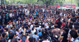 ছাত্র হত্যার প্রতিবাদে ঢাবিতে ক্লাস-পরীক্ষা বর্জন