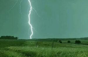 বাংলাদেশ আবহাওয়া অধিদপ্তর বজ্রপাতের সতর্কতা জারি করেছে