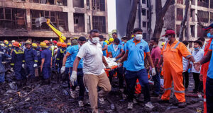 এয়ার ইন্ডিয়ার বিমান দুর্ঘটনা: কমপক্ষে ২৬৫ জন নিহত, উদ্ধারকারী দল ঘটনাস্থলে তল্লাশি চালাচ্ছে