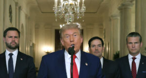 ইরানে বোমা হামলা, কূটনীতির চেয়ে শক্তির উপর জুয়া খেলছেন ট্রাম্প