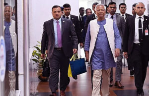 লন্ডন থেকে দেশে ফিরেছেন প্রধান উপদেষ্টা