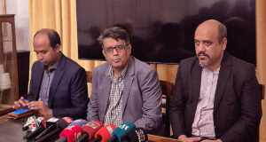 যুক্তরাজ্যের প্রধানমন্ত্রীর সাথে প্রধান উপদেষ্টার সাক্ষাৎ অনিশ্চিত