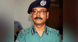 প্রাক্তন অতিরিক্ত আইজিপি ইকবাল বাহার আটক