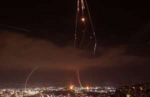 ইসরায়েলের তেল আবিব, হাইফায় ইরানি ক্ষেপণাস্ত্র আঘাত হেনেছে