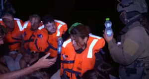 গ্রেটা থানবার্গকে বহনকারী গাজাগামী নৌকায় ইসরায়েলি বাহিনী উঠে পড়ে, দাবি এইড গ্রুপের