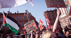 হাজার হাজার বিক্ষোভের সময় গাজা কর্মীদের মুক্তির আহ্বান জানিয়েছেন ম্যাক্রোঁ