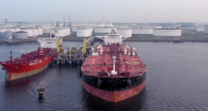 যুদ্ধবিরতি প্রস্তাবে ইসরায়েলের সম্মতি, তেলের দাম কমেছে