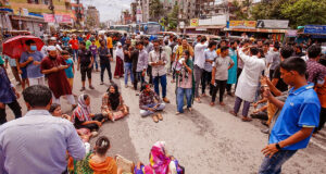 কেএমপি সদর দপ্তর ঘেরাও করে বিক্ষোভকারীরা, প্রধান ফটক তালাবদ্ধ