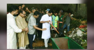 আজ রাতের মধ্যে ঢাকা শহর থেকে কোরবানির পশুর বর্জ্য অপসারণ করা হবে: আসিফ মাহমুদ