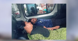 কুলিয়ারচরে আইএফআইসি ব্যাংকের একটি উপশাখায় ‘বিষাক্ত রাসায়নিকের’ গন্ধ পাওয়া গেছে।