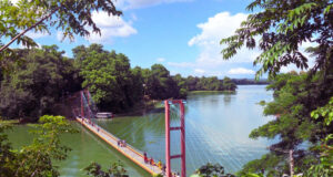 রাঙ্গামাটিতে পর্যটকদের ঢল নতুন করে কোভিড-১৯ উদ্বেগের জন্ম দিয়েছে