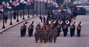 আমেরিকায় বিক্ষোভের মুখে কুচকাওয়াজে সামরিক শক্তি প্রদর্শন করলেন ট্রাম্প