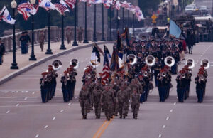 আমেরিকায় বিক্ষোভের মুখে কুচকাওয়াজে সামরিক শক্তি প্রদর্শন করলেন ট্রাম্প