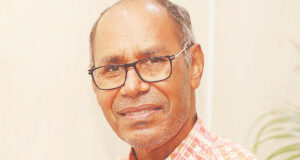 ৬৪ বছর বয়সী রেজাউল এখন একজন ফ্রিল্যান্সার, মাসে ১,০০,০০০ টাকারও বেশি আয় করেন