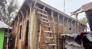 গুলশানে চাঁদাবাজির মামলা: রাজ্জাকের টিনের ছাদের বাড়ির জায়গায় কংক্রিটের বাড়ি