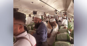 চট্টগ্রামে রানওয়েতে আটকা পড়ে ৪০০ যাত্রী নিয়ে মদিনা থেকে ফেরা বিমান