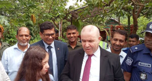 ঝালকাঠির পেয়ারা বাগান দেখে মুগ্ধ আলজেরিয়ার রাষ্ট্রদূত