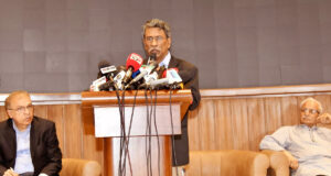 সব দল তত্ত্বাবধায়ক সরকার পুনর্বহালকে সমর্থন করে: আলী রিয়াজ