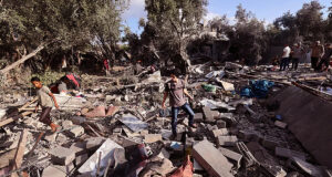 গাজার বেসামরিক প্রতিরক্ষা বিভাগ জানিয়েছে যে ইসরায়েলি হামলায় কমপক্ষে ২৭ জন নিহত হয়েছে