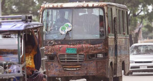 মেয়াদোত্তীর্ণ বাসের বিরুদ্ধে অভিযান, পরিবহন নেতাদের প্রতিরোধ