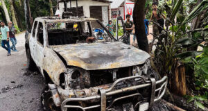 এনসিপির জুলাই মার্চ: গোপালগঞ্জে পুলিশের গাড়িতে আগুন