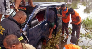 নোয়াখালীতে মাইক্রোবাস খালে পড়ে ৭ জনের মৃত্যু