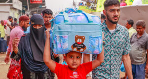 ৮০ শতাংশ পরিবার তাদের আয়ের চেয়ে বেশি ব্যয় করে