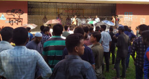 বাংলাদেশ কৃষি বিশ্ববিদ্যালয়: উপাচার্য ও ২০০ জনেরও বেশি শিক্ষককে আটকে রেখেছেন শিক্ষার্থীরা