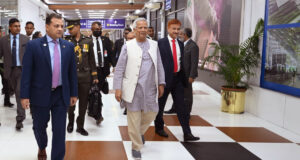 তিন দিনের মালয়েশিয়া সফর শেষে দেশে ফিরেছেন প্রধান উপদেষ্টা Chief Adviser returns home wrapping up three-day Malaysia tour