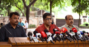 রবিবার ৩টি রাজনৈতিক দলের সাথে বৈঠক করবেন প্রধান উপদেষ্টা