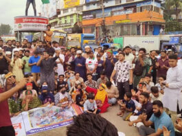 Demonstrators Block Highway In Barishal For Sixth Day