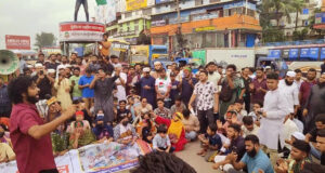 বরিশালে ষষ্ঠ দিনের মতো মহাসড়ক অবরোধ করেছে বিক্ষোভকারীরা Demonstrators Block Highway In Barishal For Sixth Day