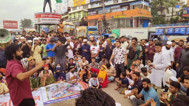 Demonstrators Block Highway In Barishal For Sixth Day Demonstrators Block Highway In Barishal For Sixth Day