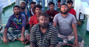 তিন দিন ধরে উপসাগরে ভেসে থাকার পর আট জেলেকে উদ্ধার করা হয়েছে Eight Fishermen Rescued After Drifting In Bay For 3 Days