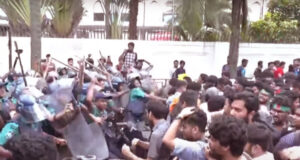 যমুনা অভিমুখে মার্চ করার চেষ্টা, পুলিশ সাউন্ড গ্রেনেড ছুঁড়েছে