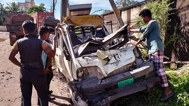 Five Killed As Pickup Crashes