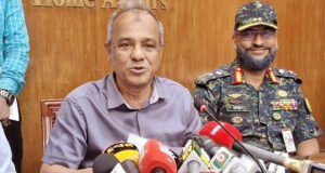 লুট হওয়া অস্ত্রের তথ্য দিলে পুরস্কৃত করবে সরকার: স্বরাষ্ট্র উপদেষ্টা