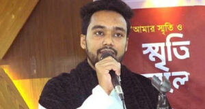 দেখো তুমি তার কাছ থেকে আরও ৫,০০,০০০ পেতে পারো কিনা।