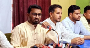 স্বরাষ্ট্র উপদেষ্টার পদত্যাগ দাবি করলেন রাশেদ খান