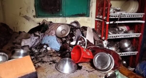 রেফ্রিজারেটরে আগুন ও কম্প্রেসার বিস্ফোরণে নারী ও শিশুসহ ৯ জন আহত Refrigerator Fire, Compressor Explosion Injures 9