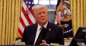 চীনের শুল্কমুক্তির মেয়াদ ৯০ দিন বাড়ানোর আদেশে স্বাক্ষর করলেন ট্রাম্প US President Donald Trump Signs Documents