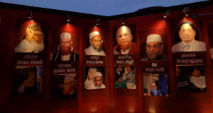 বিক্ষোভের মুখে টিএসসি থেকে সাজাপ্রাপ্ত যুদ্ধাপরাধীদের ছবি সরিয়ে ফেলতে বাধ্য হয় ছাত্রশিবির