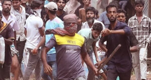 মুখ ঢাকা অবস্থায় শিক্ষার্থীদের উপর হামলাকারীরা কারা?