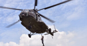 চট্টগ্রামে বাংলাদেশ-যুক্তরাষ্ট্র যৌথ বিমান বাহিনীর মহড়া চলছে