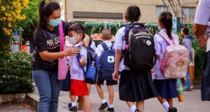 শিশুদের জন্য ভারী স্কুলব্যাগের স্বাস্থ্য ঝুঁকি