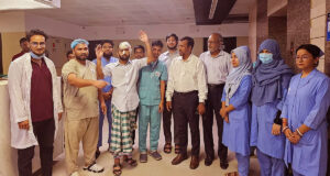 ‘তার মাথার খুলি এখনও জোড়া হয়নি, তবুও তারা ছবি তোলার চেষ্টা করছে’