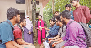 বামপন্থী প্যানেলে একজন মহিলা প্রার্থী, ‘নিরন্তর সংগ্রামের’ উপর আস্থা